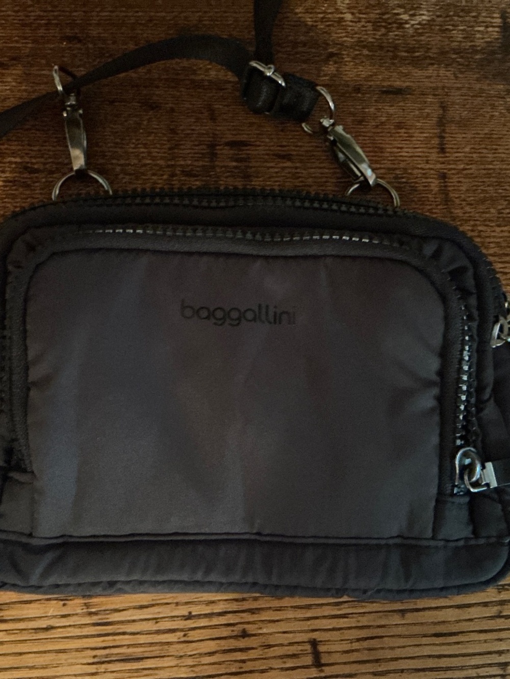 Baggallini small puffy crossbody wallet